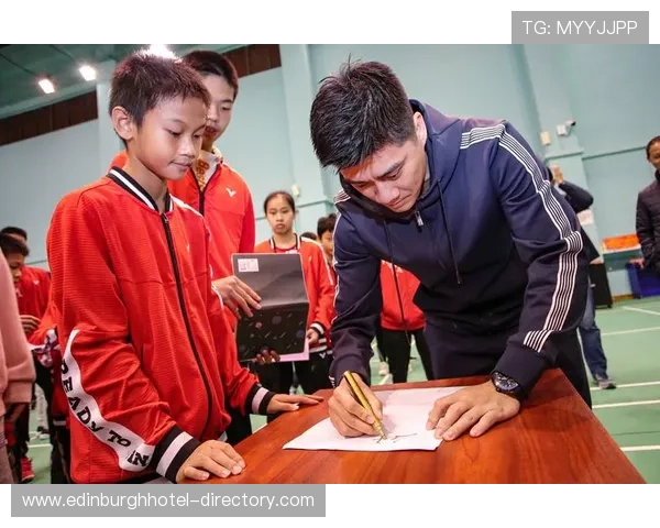 傅海峰退役后住广州豪宅，每天五点起床陪儿子练球，老婆说他比当球员时还自律